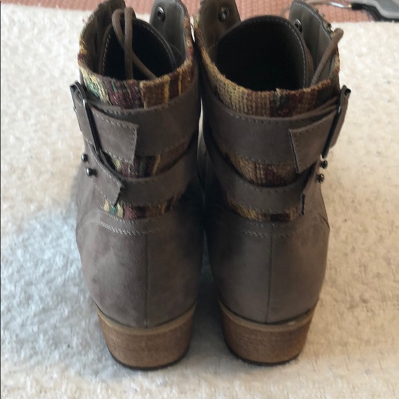 Booties - Picture 4 of 5